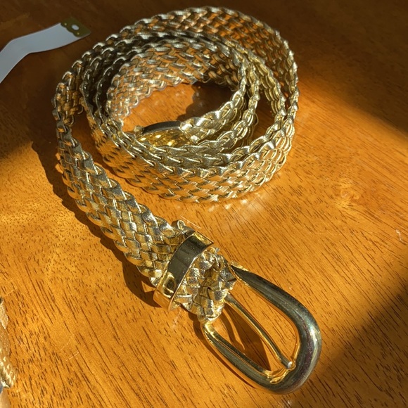 Vintage 80’s gold Ladies belts. Make a bold fashion statement with these. - Picture 2 of 8